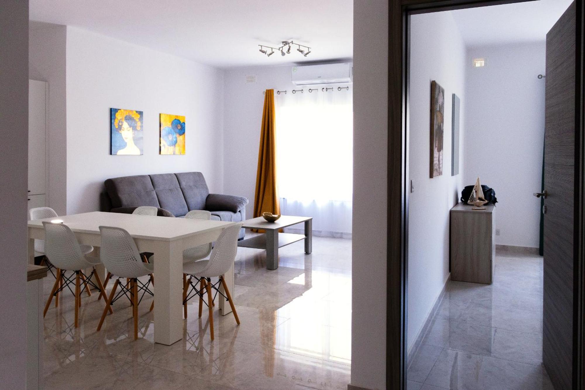 Apartment Seaside Serenity 8 - Few Mins Walk To The